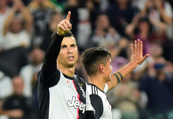  Ronaldo ăn mừng bàn nâng tỉ số lên 3-0 cho Juventus - Ảnh: REUTERS