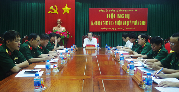 Đồng chí Bí thư Tỉnh ủy, Bí thư Đảng ủy Quân sự tỉnh Hoàng Đăng Quang chủ trì hội nghị.