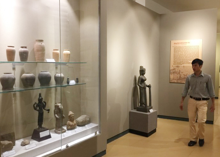  Gian trưng bày hiện vật dấu tích văn hóa Chăm Pa ở Quảng Bình của Bảo tàng tổng hợp tỉnh. Ảnh A.T 