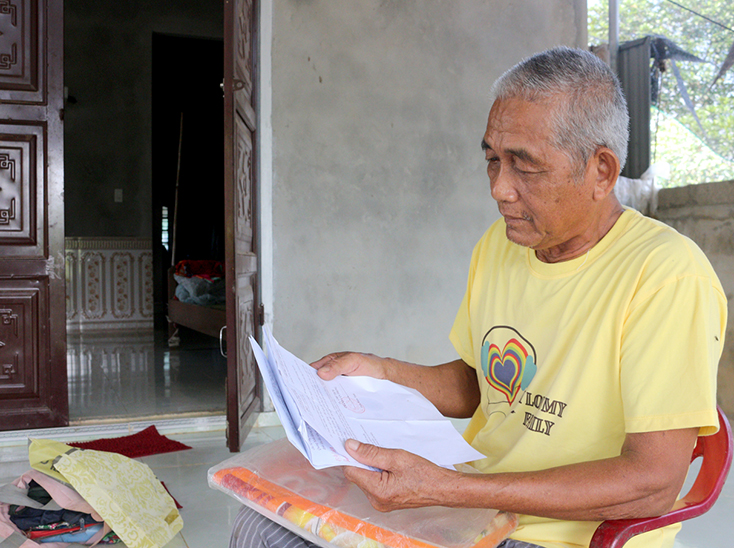 Ông Lê Minh Đề bức xúc về sự tắc trách của UBND huyện Quảng Ninh trong việc cấp GCNQSDĐ cho ông, làm ảnh hưởng đến quyền lợi của gia đình.    