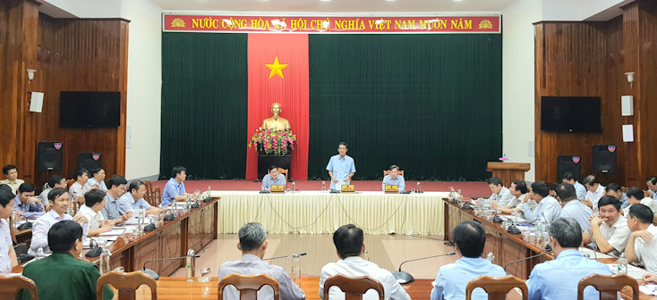 Đồng chí Trần Công Thuật, Chủ tịch UBND tỉnh kết luận tại hội nghị. 
