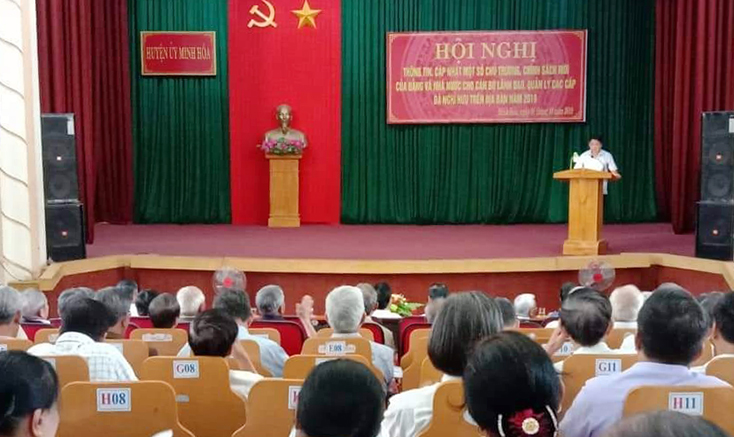 Đồng chí Nguyễn Bắc Việt, Phó Bí thư Thường trực Huyện ủy, Chủ tịch HĐND huyện phát biểu tại hội nghị.