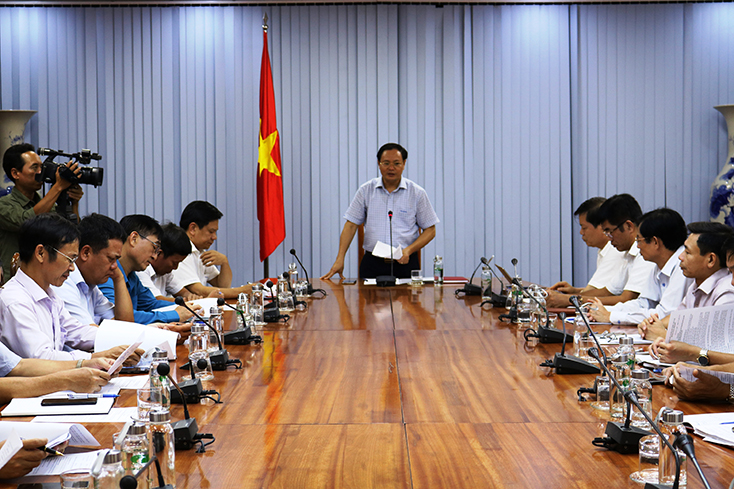 đồng chí Lê Minh Ngân, Tỉnh ủy viên, Phó Chủ tịch UBND tỉnh chủ trì buổi làm việc