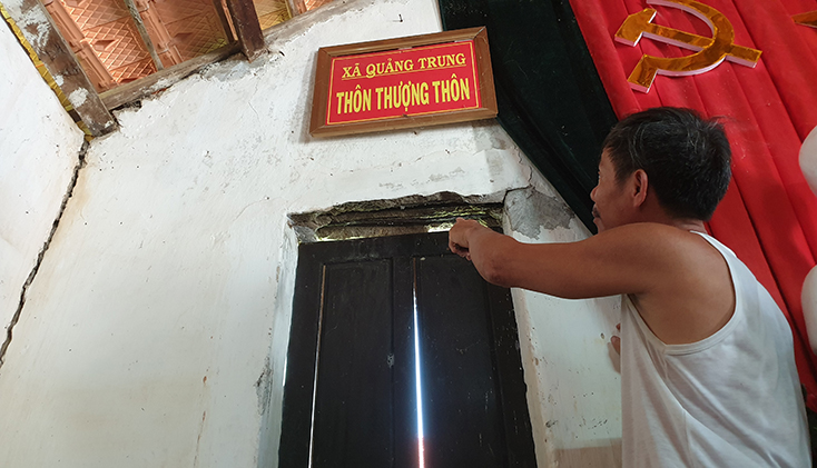 Nhà văn hóa thôn TRung Thôn, xã Quảng Trung được xây dựng cách đây hơn 30 năm đã xuống cấp nghiêm trọng.