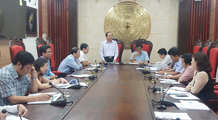Đồng chí Trần Xuân Vinh, Trưởng ban Tổ chức Tỉnh ủy phát biểu chỉ đạo tại buổi làm việc.
