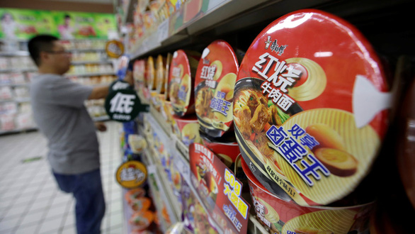 Quầy bán mì gói tại một siêu thị ở Bắc Kinh, Trung Quốc - Ảnh: REUTERS
