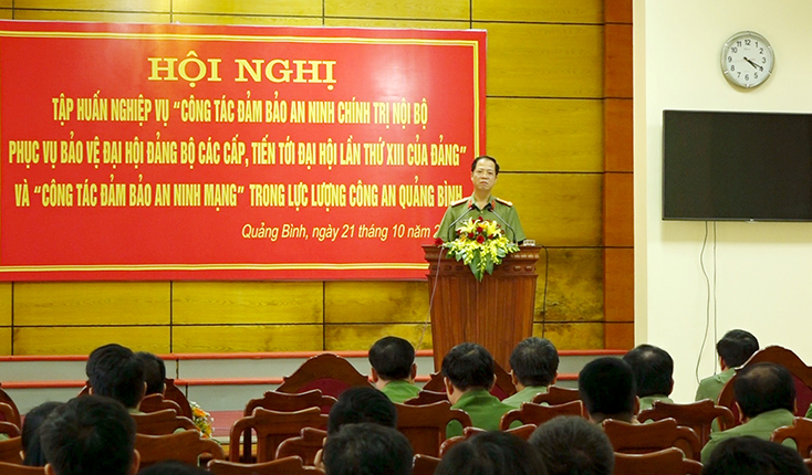 Đồng chí đại tá Trần Hải Quân, Giám đốc Công an tỉnh dự và phát biểu chỉ đạo tại hội nghị.