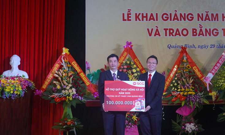 Công ty SCG Việt Nam trao 100 triệu đồng ủng hộ quỹ học bổng của Trường cao đẳng KTC-NN.