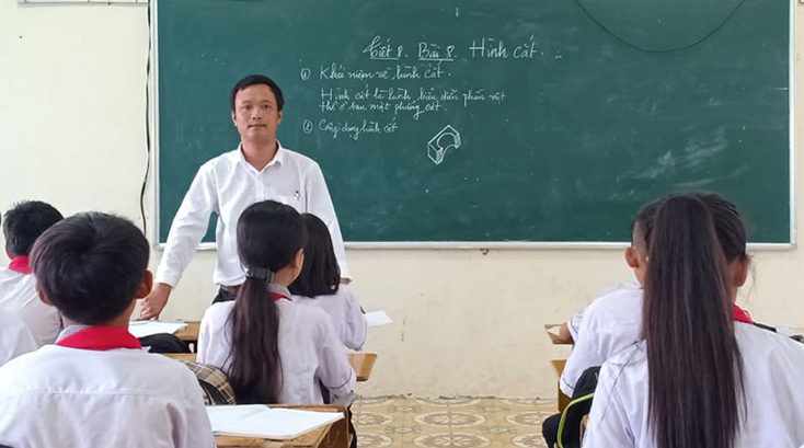 Thầy Nguyễn Anh Đức trong tiết dạy Công nghệ.