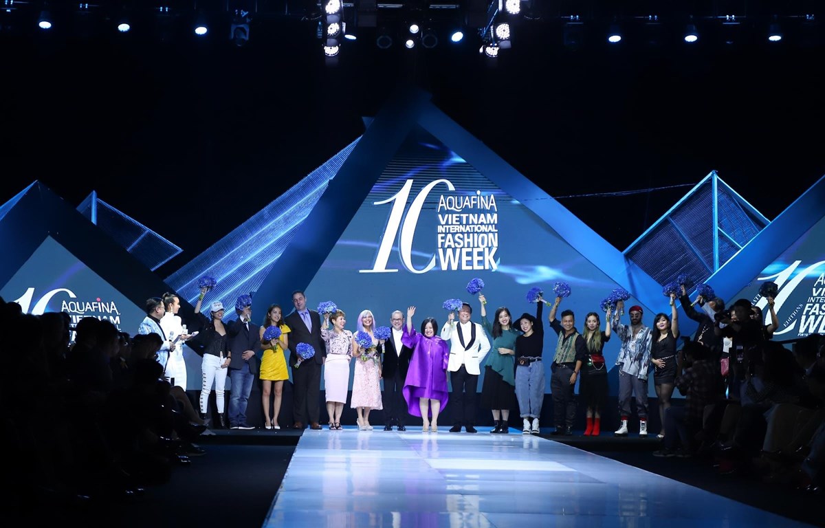 Tuần thời trang quy tụ 24 nhà thiết kế, thương hiệu thời trang Việt Nam và quốc tế. (Ảnh: CTV/Vietnam+)