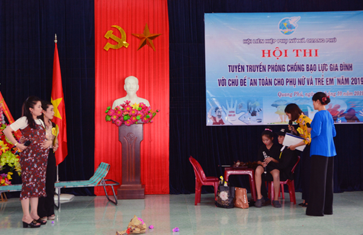 Tiểu phẩm tại hội thi “An toàn cho phụ nữ và trẻ em” do Hội LHPN xã Quang Phú tổ chức vào tháng 10-2019. 