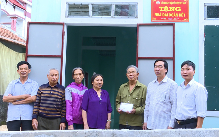 Ngôi nhà mới đã được bàn giao cho ông Nguyễn Xuân Viện, thôn Trung Vũ, xã Cảnh Dương.	