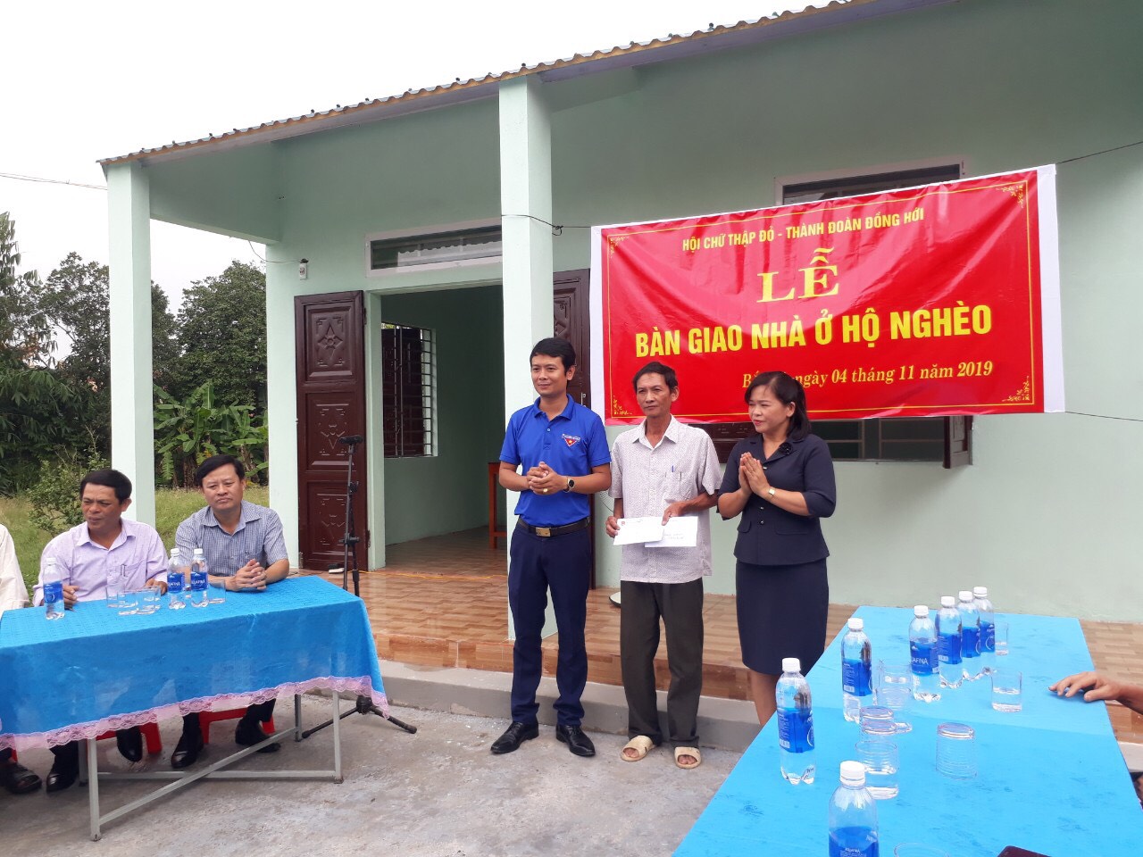 Hội Chữ thập đỏ TP. Đồng Hới phối hợp với Thành đoàn tổ chức bàn giao nhà ở cho ông Nguyễn Văn Thiết