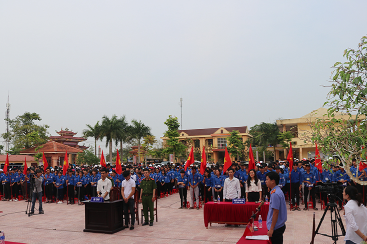  “Phiên tòa giả định” tuyên truyền, phổ biến pháp luật về phòng chống ma túy học đường năm 2019 tại Trường THPT Lê Hồng Phong, thị xã Ba Đồn. 