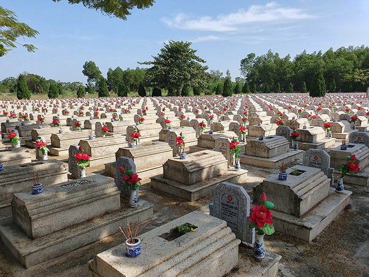 Nhiều hài hốt liệt sỹ được Hội CCB huyện Lệ Thủy phối hợp quy tập về Nghĩa trang liệt sỹ xã Mai Thủy. 