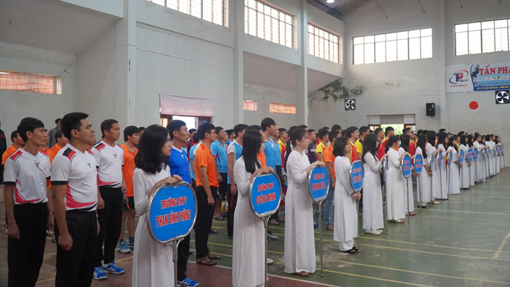 Toàn cảnh lễ khai mạc giải Bóng chuyền nam ngành Giáo dục-Đào tạo Quảng Bình năm 2019.