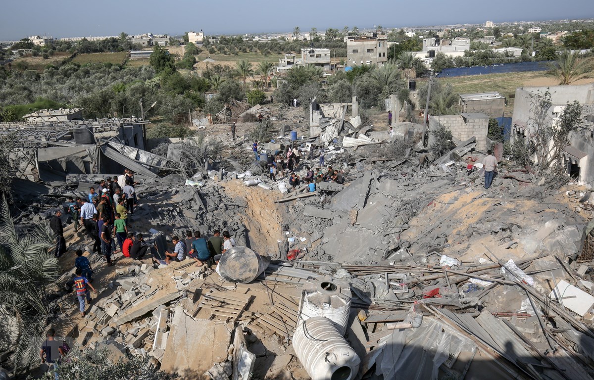  Hiện trường một vụ oanh tạc của Israel xuống thị trấn Khan Yunis, miền Nam Dải Gaza ngày 14-11-2019. (Ảnh: AFP/TTXVN)