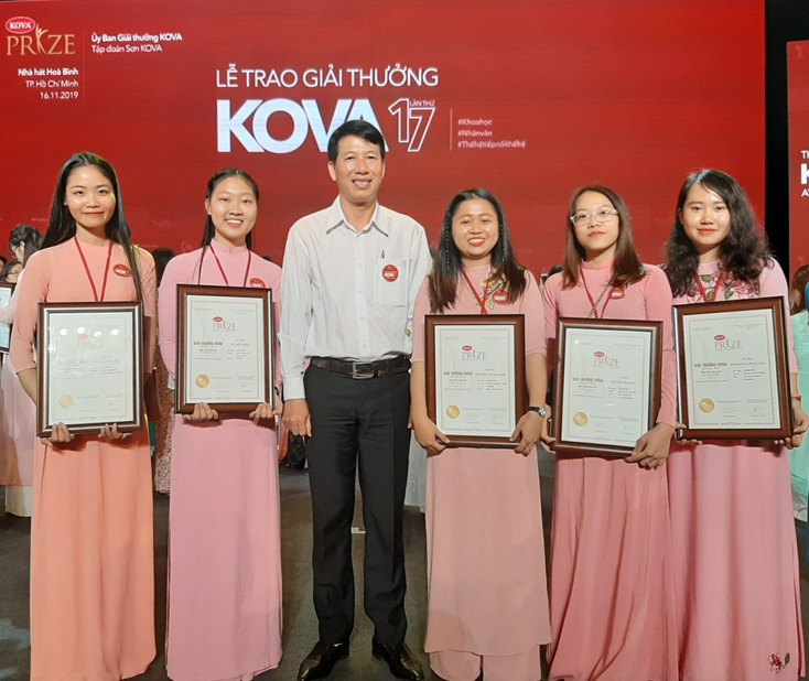 5 sinh viên nghị lực của Trường ĐH Quảng Bình được nhận học bổng KOVA lần thứ 17.