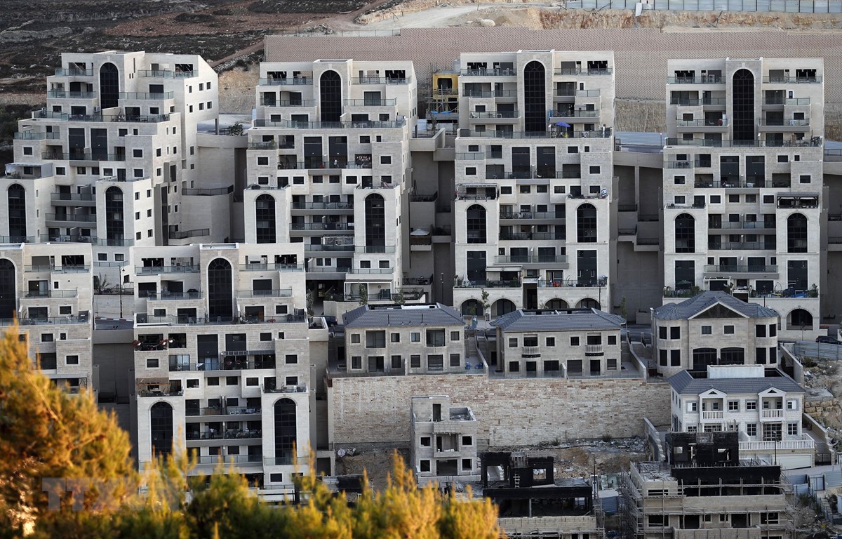 Công trình xây dựng tại Khu định cư Do Thái Givat Zeev, gần thành phố Ramallah, Khu Bờ Tây ngày 25-9. (Ảnh: AFP/TTXVN)