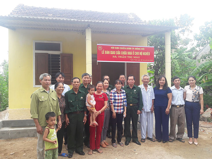 Từ nguồn Quỹ “Vì người nghèo”, nhiều hộ nghèo trên địa bàn thành phố đã được hỗ trợ xây nhà Đại đoàn kết. 