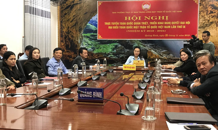 Đồng chí Chủ tịch Ủy ban MTTQVN tỉnh Phạm Thị Hân chủ trì hội nghị tại điểm cầu tỉnh Quảng Bình