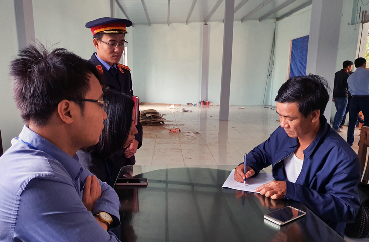 Ông Lê Thanh Hoành viết đơn xin tự giải quyết và sẽ nhanh chóng tháo dỡ công trình vi phạm, hoàn thành trước 16 giờ ngày 22-11-2019