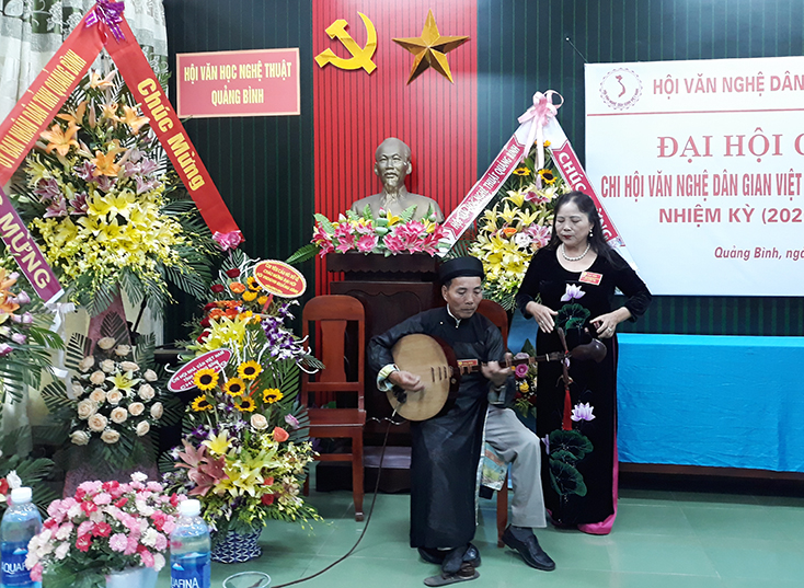  Với tài năng sẵn có, nghệ nhân Nguyễn Hữu Điệp là gương mặt quan trọng các các hội diễn đàn hát dân ca do huyện, tỉnh tổ chức. 