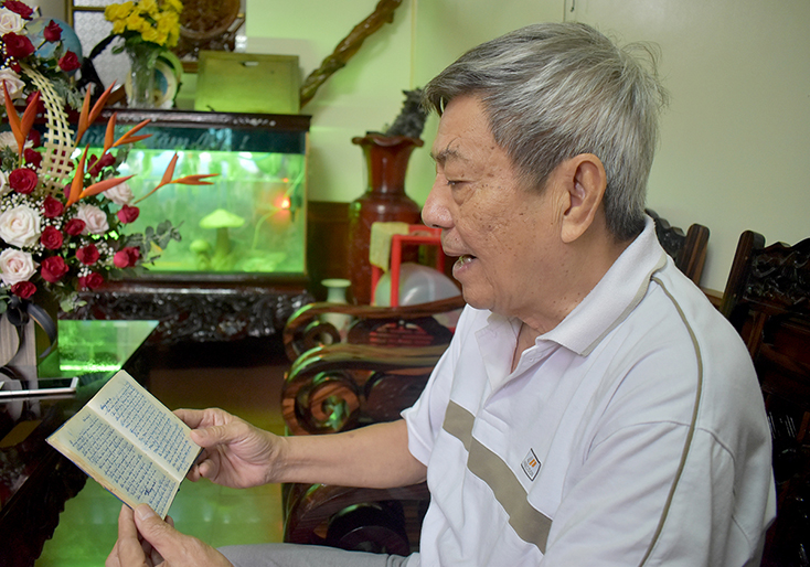 Ông Võ Tiến Lợi, nguyên Phó giám đốc Sở Giao thông vận tải kể lại kỷ niệm khi sơ tán lên xã Ngư Hóa (huyện Tuyên Hóa) sinh sống và học tập. 