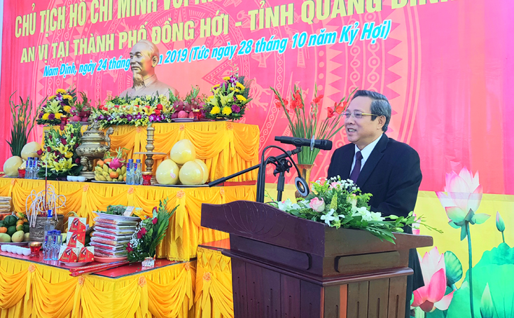 Đồng chí Hoàng Đăng Quang, Bí thư Tỉnh ủy phát biểu tại lễ rót hợp kim đồng vào khuôn đúc Tượng đài Chủ tịch Hồ Chí Minh với nhân dân Quảng Bình.