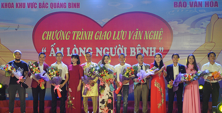 Hằng năm, Bệnh viện đa khoa khu vực Bắc Quảng Bình luôn chú trọng tổ chức chương trình giao lưu văn nghệ nhằm gây quỹ ủng hộ bữa ăn tình thương cho bệnh nhân nghèo.