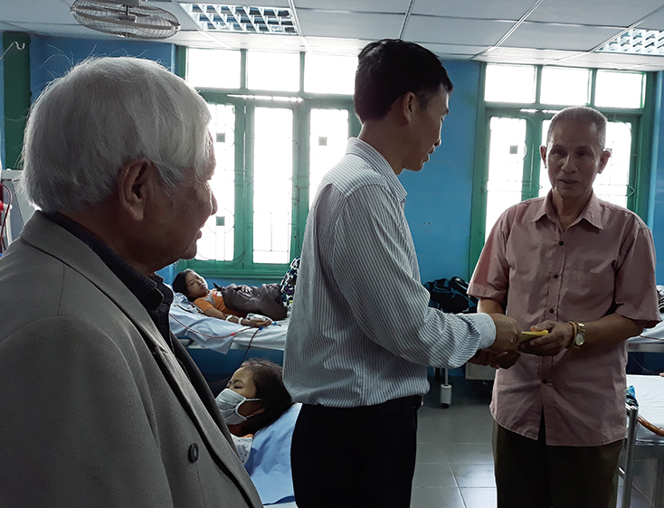 Đơn vị thận nhân tạo (Bệnh viện hữu nghị Việt Nam-Cuba Đồng Hới) là nơi có rất nhiều bệnh nhân nghèo đang điều trị và là địa chỉ mà Hội BTBNN quan tâm với nhiều hoạt động hỗ trợ thiết thực .