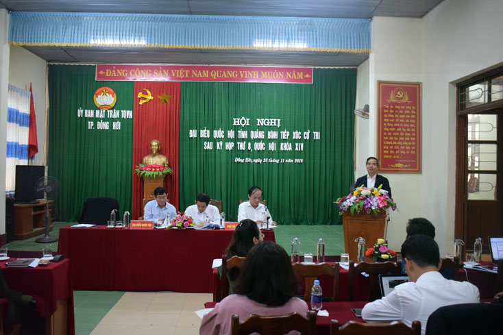 Đồng chí Nguyễn Văn Bình, Ủy viên Bộ chính trị, Bí thư Trung ương Đảng, Trưởng ban Kinh tế Trung ương thông tin thêm một số chủ trương, đường lối của Đảng và chính sách, pháp luật của Nhà nước nhằm làm rõ hơn những vấn đề mà cử tri quan tâm.