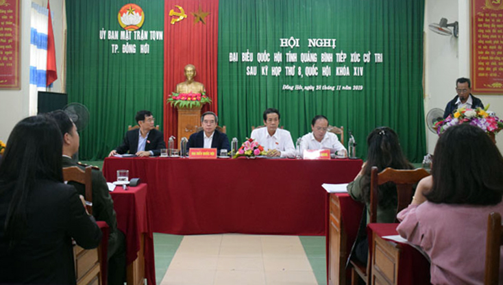 Đoàn đại biểu Quốc hội tỉnh tiếp xúc với cử tri TP. Đồng Hới tại UBND phường Phú Hải.