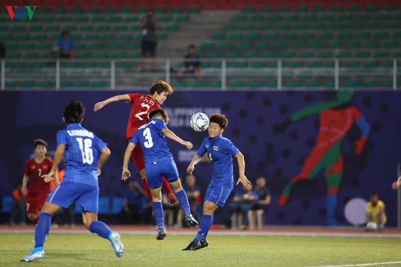Thầy trò HLV Mai Đức Chung cần một thắng lợi đậm đà trước Indonesia để giành ngôi nhất bảng B của Thái Lan. 