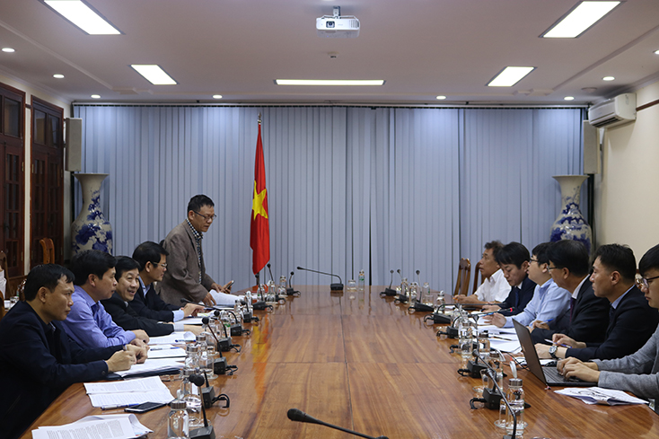 Đồng chí Nguyễn Xuân Quang, Ủy viên Ban Thường vụ Tỉnh ủy, Phó Chủ tịch UBND tỉnh chủ trì buổi làm việc
