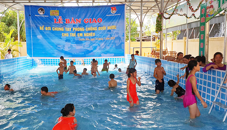 Bể bơi di động tại Trường tiểu học Bắc Sơn (xã Thanh Hóa, huyện Tuyên Hóa). 