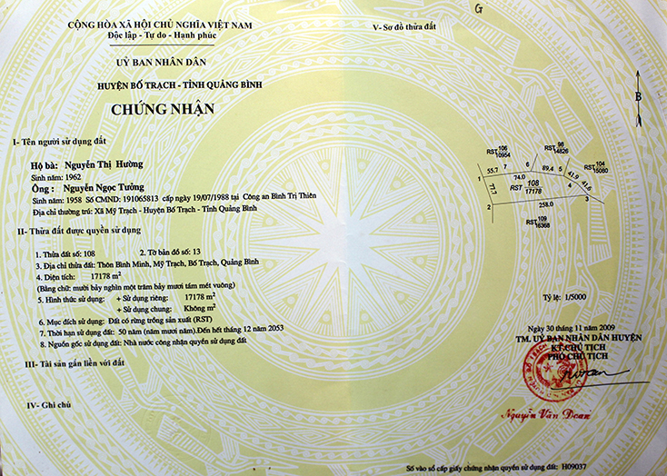 GCNQSDĐ UBND huyện Bố Trạch cấp cho gia đình ông Nguyễn Ngọc Tưởng, Nguyễn Thị Hường tại thửa đất 108, tờ bản đồ số 13, diện tích 17.178m2 khu vực đồng Nhà Nàng năm 2009.