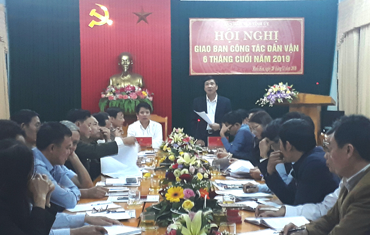 Đồng chí Trưởng ban Dân vận Tỉnh ủy Nguyễn Công Huấn phát biểu kết luận tại hội nghị.