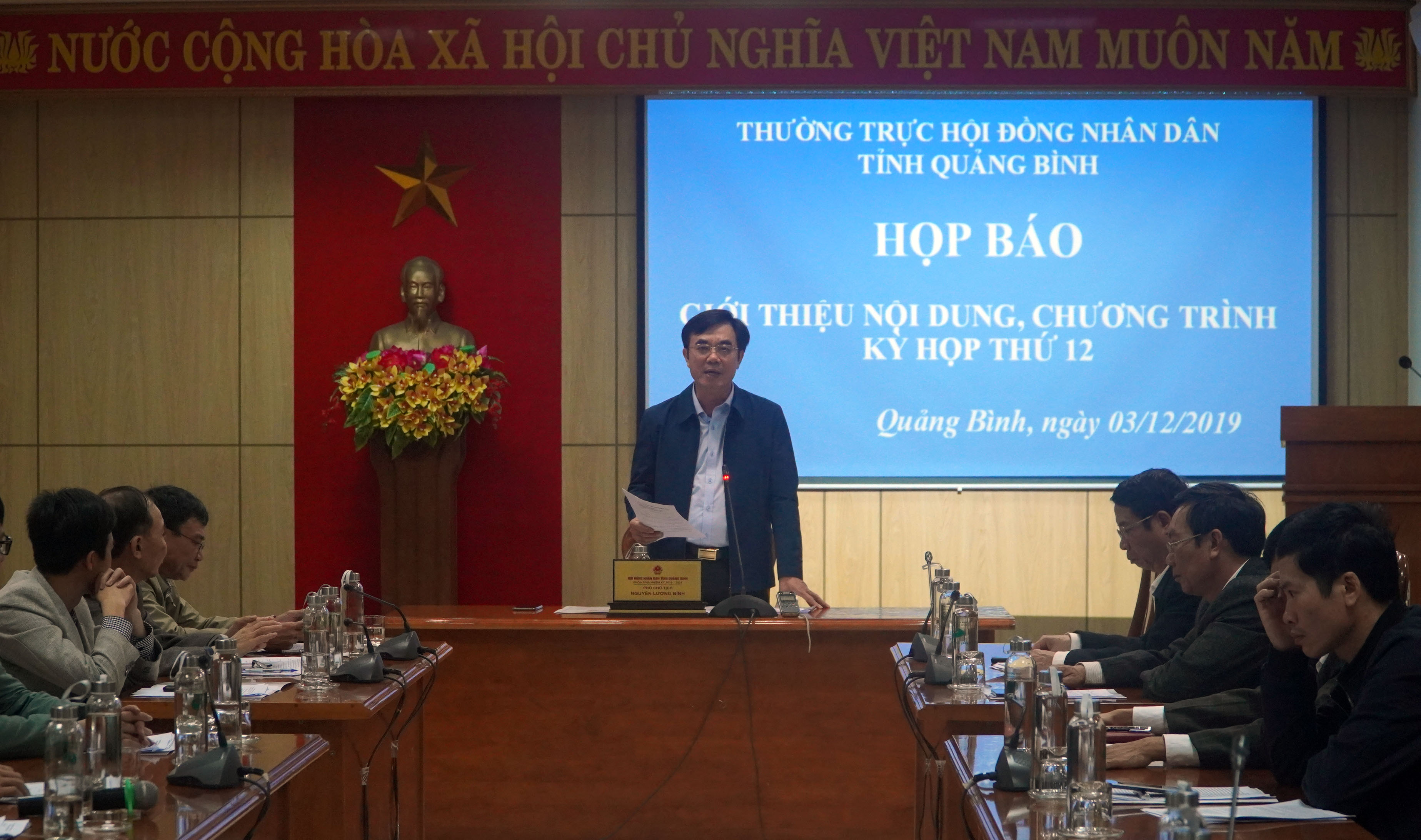 Đồng chí Nguyễn Lương Bình, Tỉnh ủy viên, Phó Chủ tịch HĐND tỉnh phát biểu kết luận tại buổi họp báo