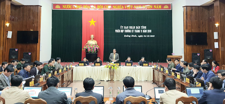Đồng chí Trần Công Thuật, Chủ tịch UBND tỉnh phát biểu chỉ đạo tại phiên họp.