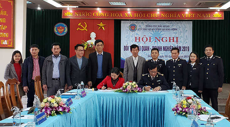 Cục HQQB và Công ty TNHH Thương mại Lê Dũng Linh ký kết thỏa thuận hợp tác phát triển quan hệ đối tác Hải quan-doanh nghiệp.