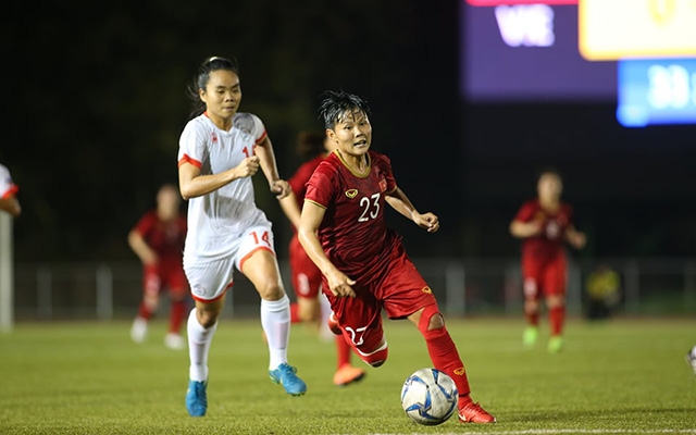  Tuyển nữ Việt Nam (áo đỏ) có thắng lợi xứng đáng trước chủ nhà Philippines ở trận bán kết.