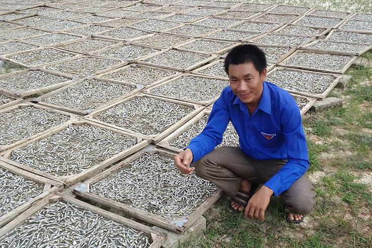 Cơ sở lò hấp cá khô của anh Trần Văn Vương có quy mô 5 ha với tổng vốn đầu tư trên 400 triệu đồng.