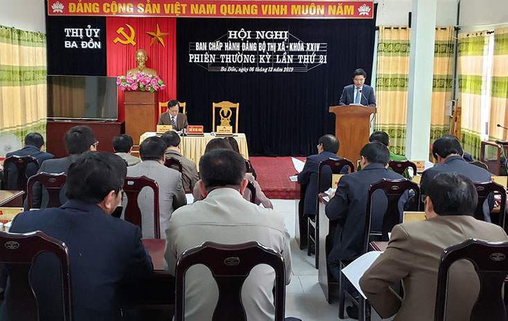 Đồng chí Trương An Ninh, Bí thư Thị ủy Ba Đồn phát biểu kết luận tại hội nghị.