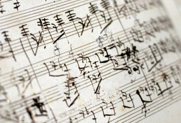 Một nhóm các nhà âm nhạc và lập trình viên đang chạy đua để hoàn thành một phiên bản giao hưởng số 10 còn dang dở của Beethoven bằng AI trước lễ kỷ niệm 250 năm sinh của ông vào năm tới. (Nguồn: AFP)