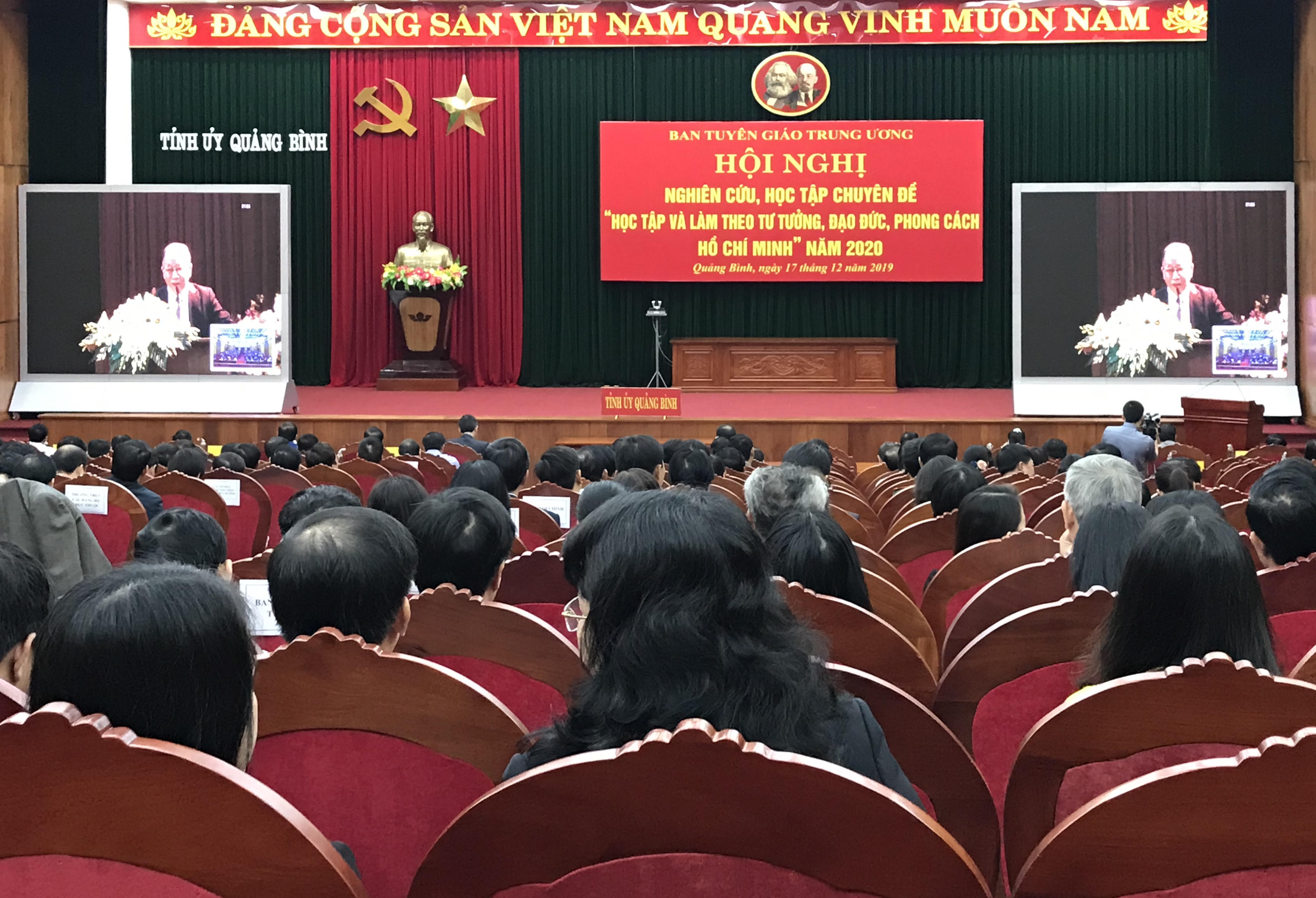 Toàn cảnh hội nghị trực tuyến tại điểm cầu tỉnh Quảng Bình