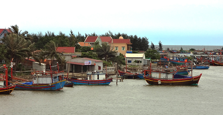 Hoạt động vận tải biển tiềm ẩn nhiều nguy cơ ô nhiễm dầu. 