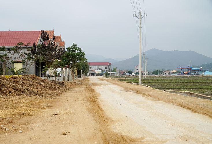 Đoạn cuối của truyến đường thuộc thôn Minh Sơn (xã Quảng Sơn) cũng đã hoàn thiện mặt bằng.