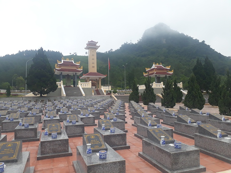 : Nghĩa trang liệt sỹ huyện Minh Hóa được đầu tư tôn tạo, nâng cấp khang trang, đẹp đẽ hơn.