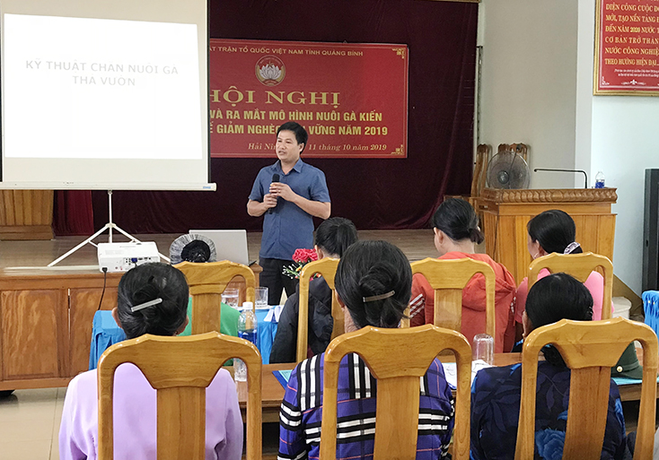 Ủy ban MTTQVN tỉnh phối hợp tổ chức tập huấn kỹ thuật chăn nuôi cho hộ nghèo huyện Quảng Ninh.